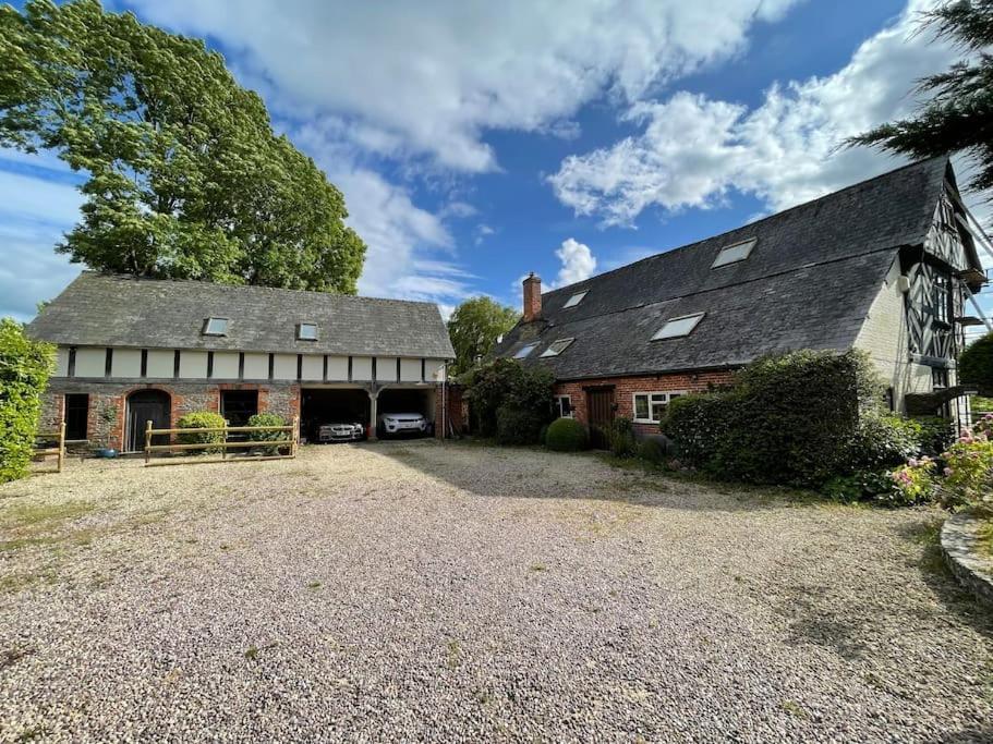 Stylish 2-Bed Cottage With Secure Parking Winforton Exterior photo